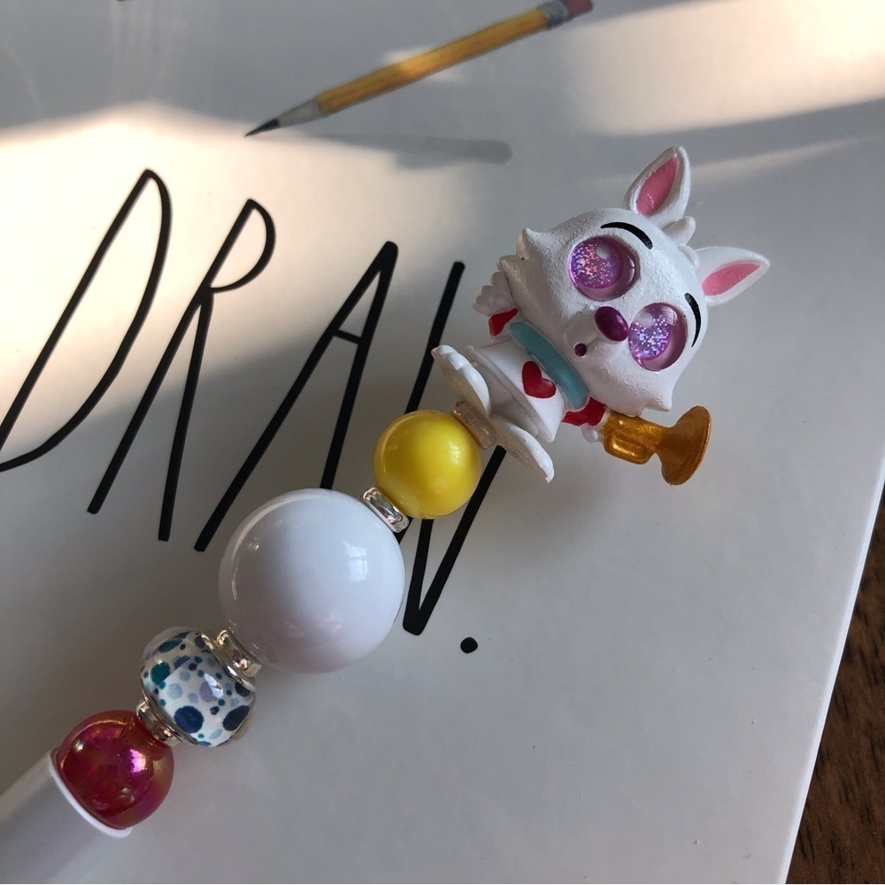Disney doorables: Alice in Wonderland: White Rabbit handmade beaded pen